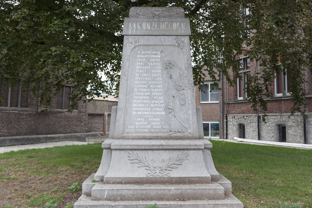 War Memorial Sint-Laureins #1