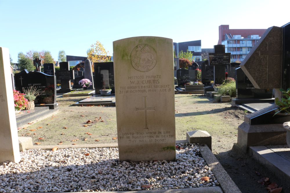 Oorlogsgraven van het Gemenebest Rooms Katholiek Kerkhof Udenhout #2