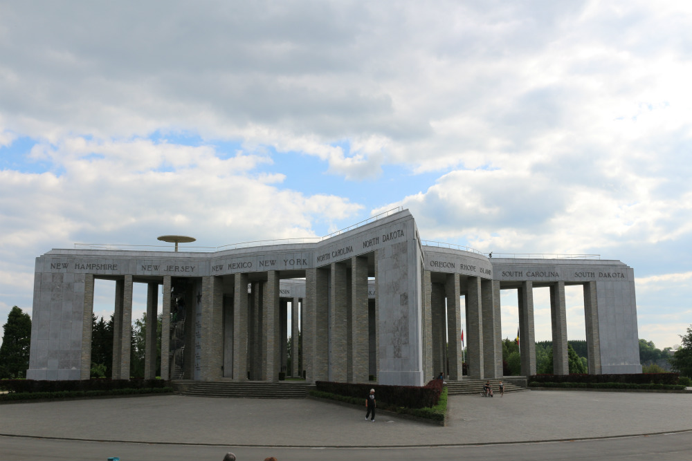 Amerikanen nemen beheer oorlogsmonument Bastenaken over