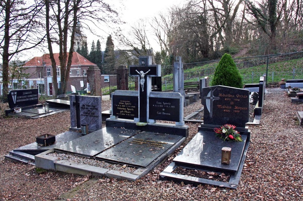 Dutch War Grave Municipal Cemetery Haanrade #5