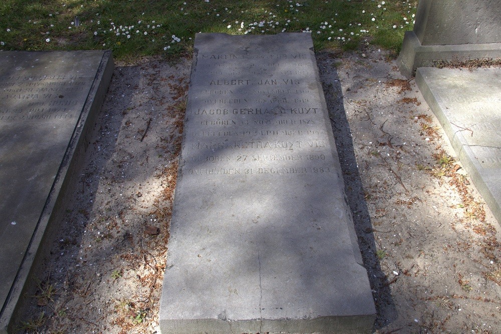 Dutch War Grave Municipal Cemetery Zaandijk #1