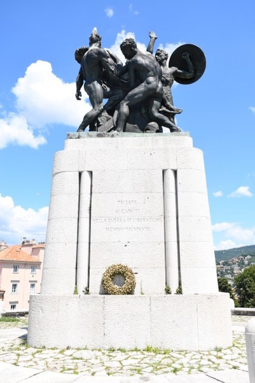 Monument Voor De Gevallen Soldaten Van Triest #5