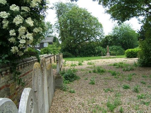 Commonwealth War Graves Melbourn United Reformed Churchyard