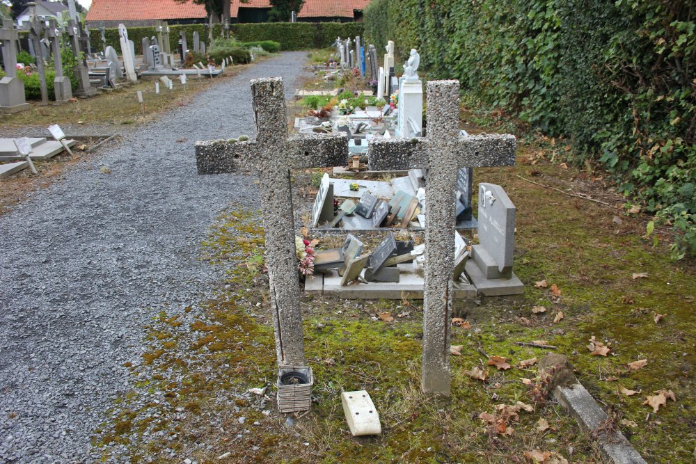 Belgian War Graves Vlamertinge #3
