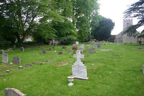 Commonwealth War Grave St Andrew Churchyard