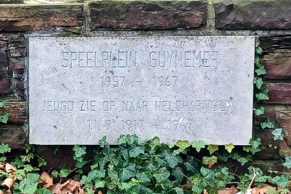 Muur Opgeheven Duits Ehrenfriedhof 124 #3