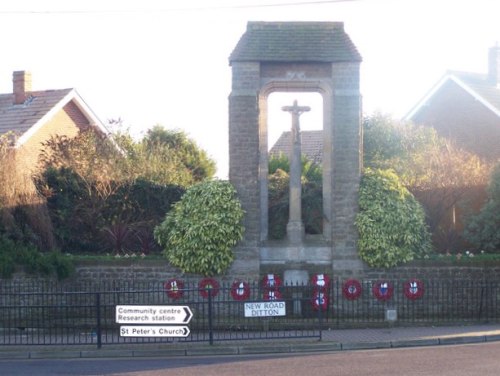 Oorlogsmonument Ditton #1