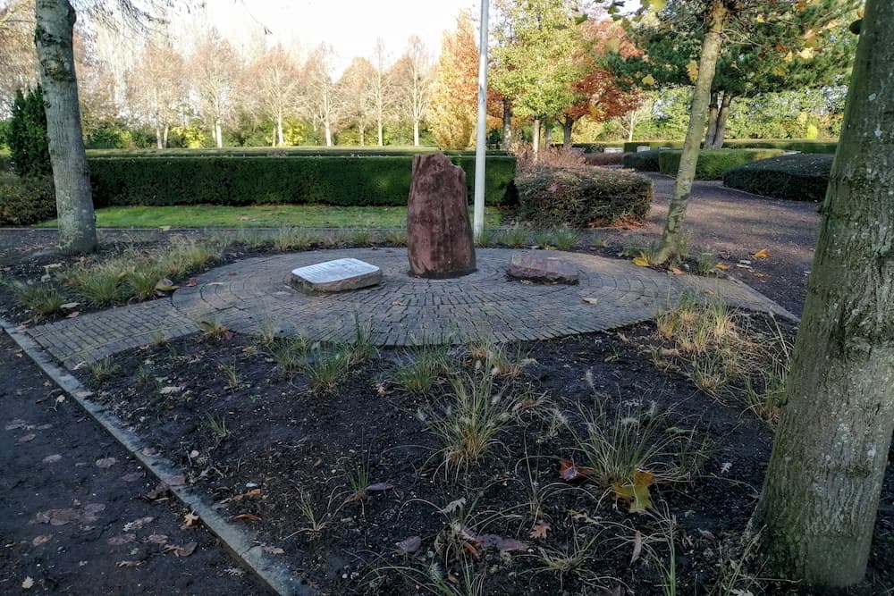 Memorials Eeuwit Bal & Jan Leendert Mijnders New Cemetery Dirksland