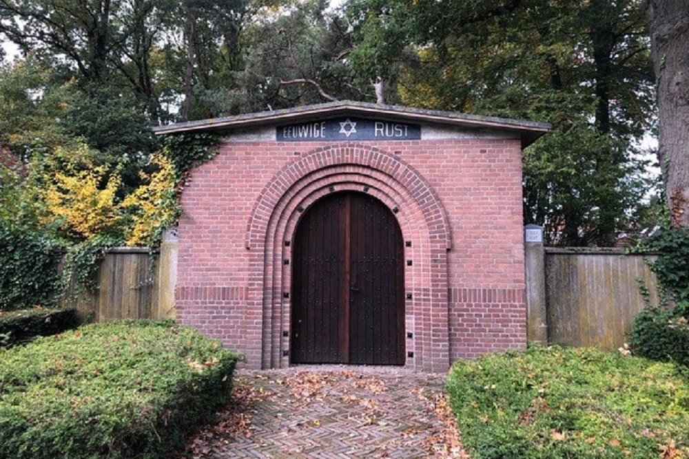 Jewish Cemetery Borne #1