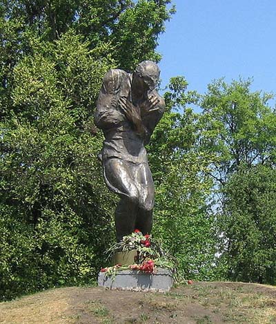 Monument Slachtoffers Grote Vaderlandse Oorlog Kiev #1