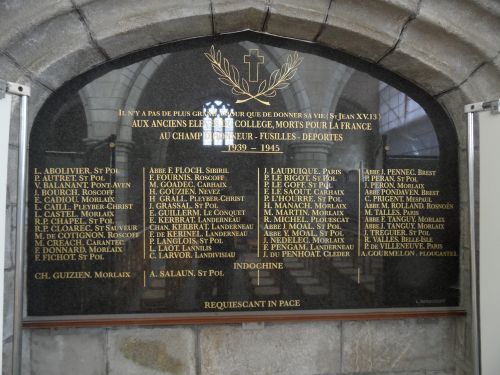 Gedenkteken Oud-leerlingen Notre-Dame du Kreisker #1