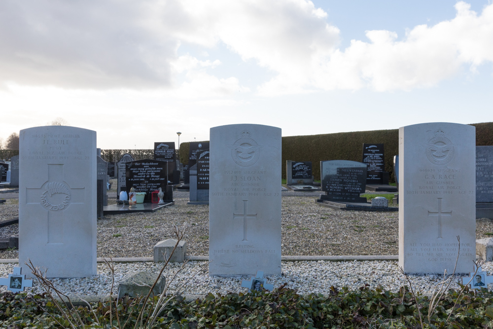 Commonwealth War Graves Vollenhove #5