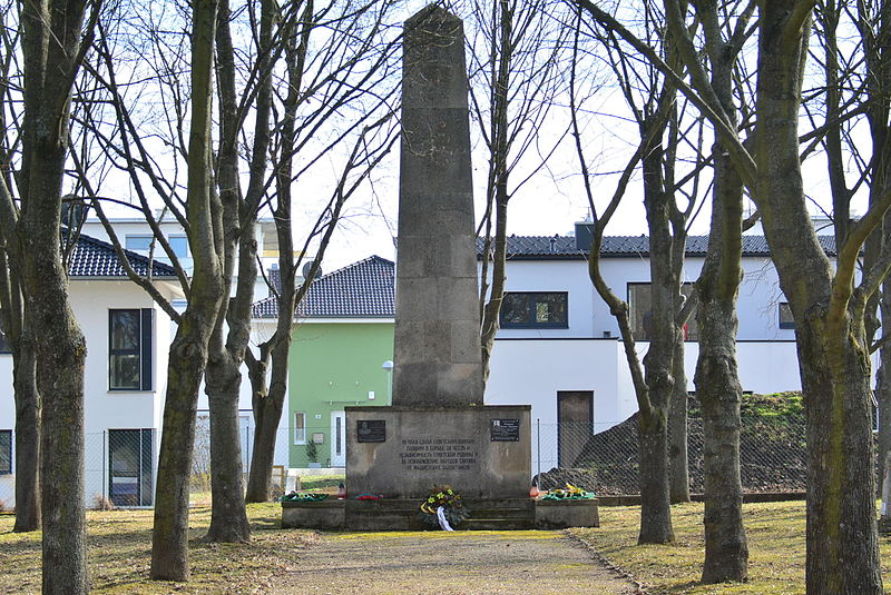 Sovjet Oorlogsbegraafplaats Mistelbach