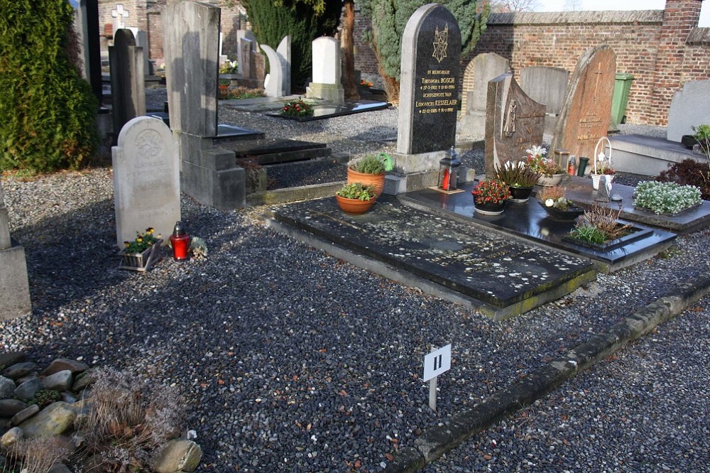 Dutch War Grave Roman Catholic Cemetery Sint Pieter Maastricht #2