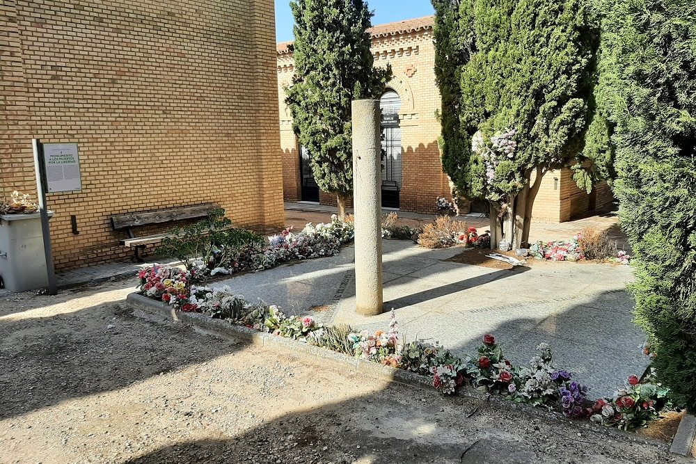 Monument Massagraf Cementerio de Torrero #2