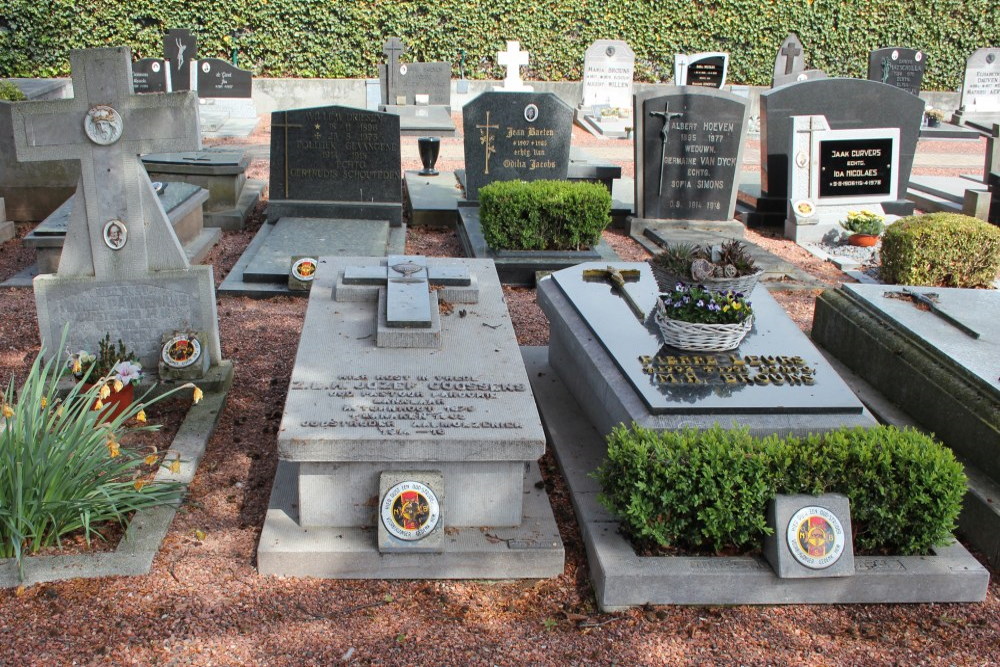 Belgian Graves Veterans Lanklaar Old Cemetery #5