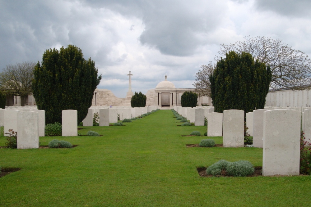 Commonwealth War Cemetery Dud Corner