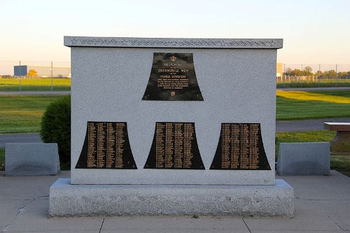 Monument Veteranen Oldsmobile Fabriek #2