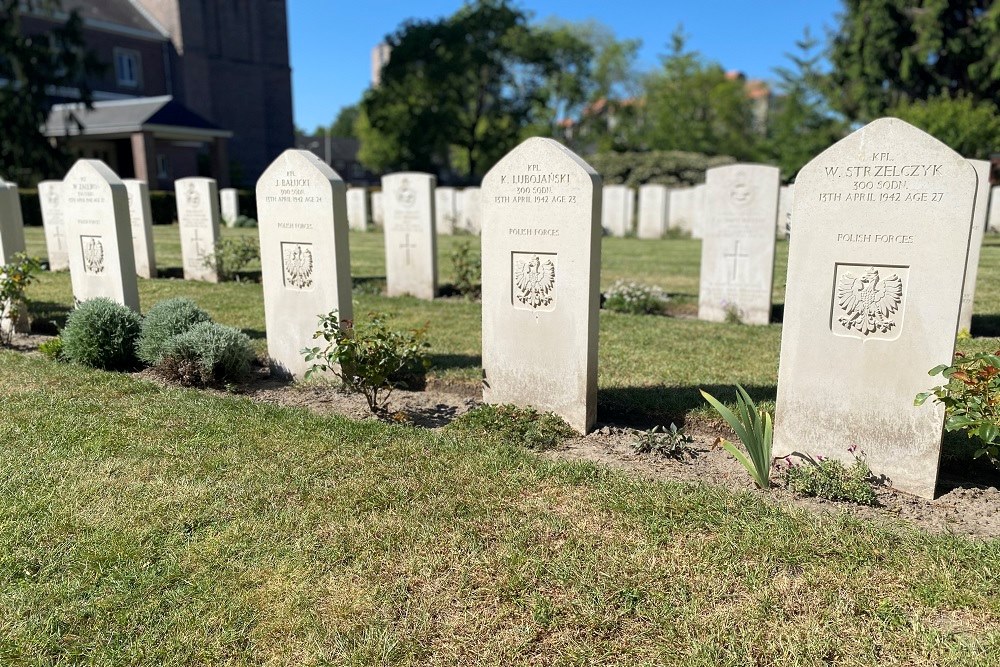 Commonwealth War Cemetery Eindhoven-Woensel #5