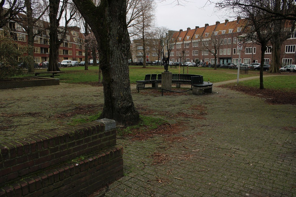 Monument op het Ceramplein #4