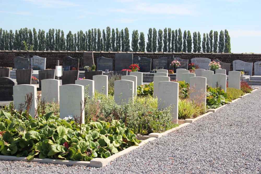 Commonwealth War Graves Pecq #3