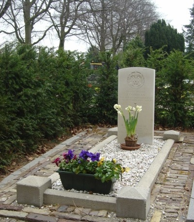 Commonwealth War Grave Vianen #4