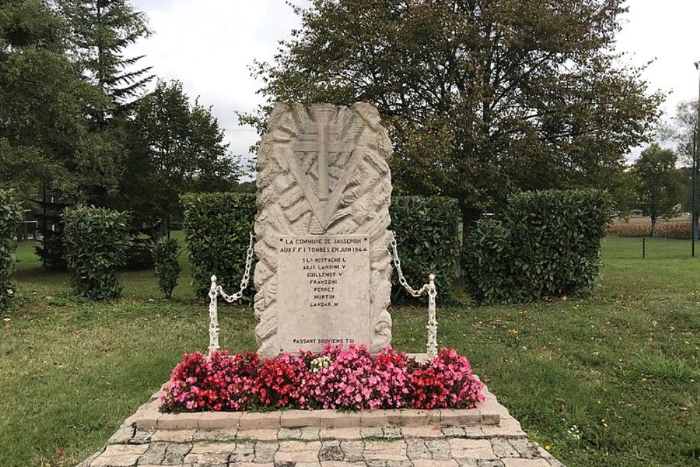 Monument Omgekomen Verzetsstrijders Jasseron #1