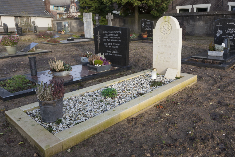 Dutch War Grave Roman Catholic Cemetery Ottersum #2