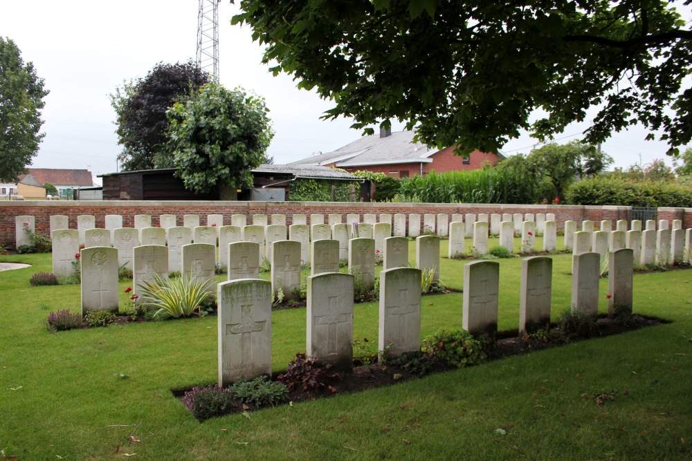 Commonwealth War Cemetery Vichte #3