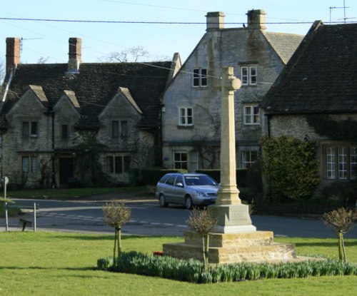 Oorlogsmonument Biddestone #1