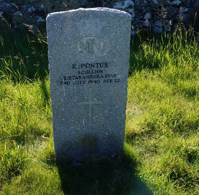 Commonwealth War Graves Killunaig Graveyard