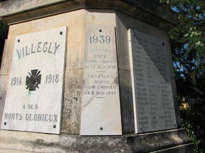 Oorlogsmonument Villegly #2