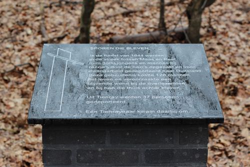 Monument 'Sporen die bleven' Tienray