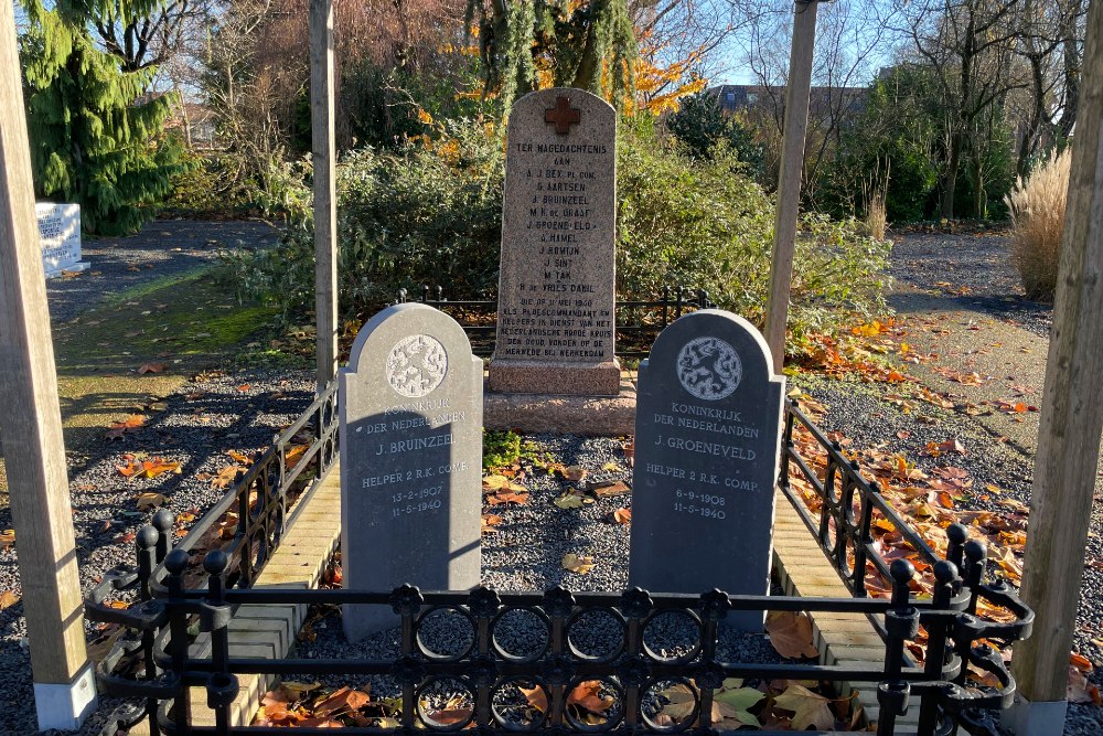 Rode Kruis Monument #1