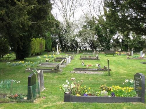 Commonwealth War Graves Wilstone Cemetery #1