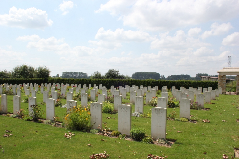 Commonwealth War Cemetery Tannay #4