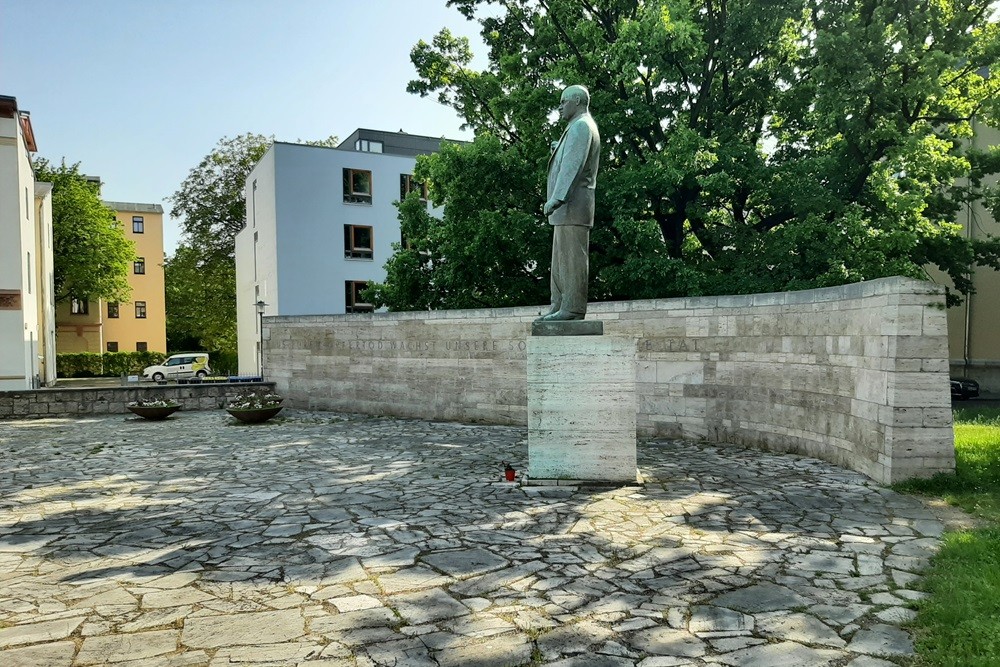 Statue Ernst Thlmann Weimar #4
