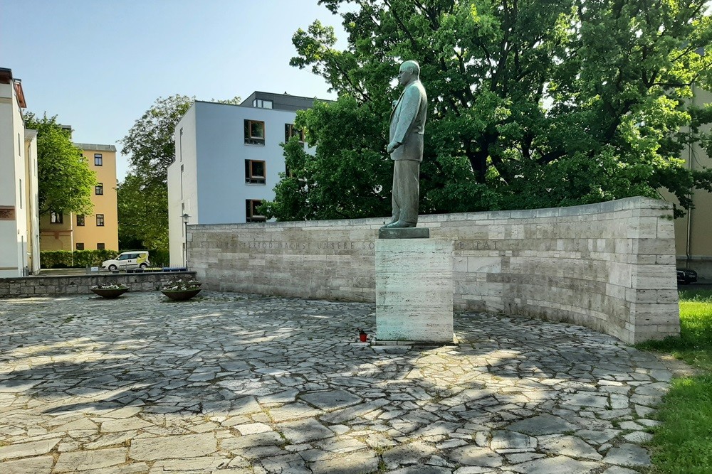 Statue Ernst Thälmann Weimar #4