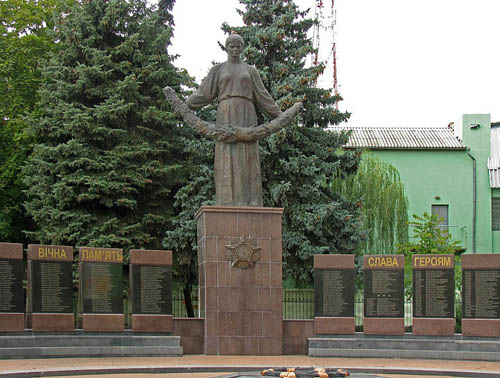 Massagraf Sovjetsoldaten & Oorlogsmonument Bucha