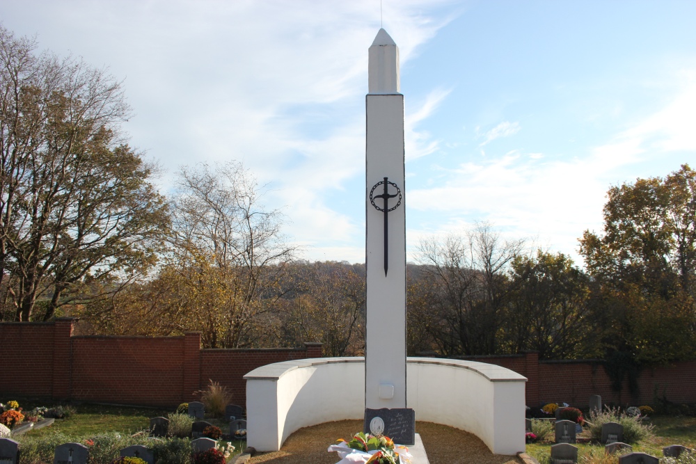 Oorlogsmonument Begraafplaats Bousval #1