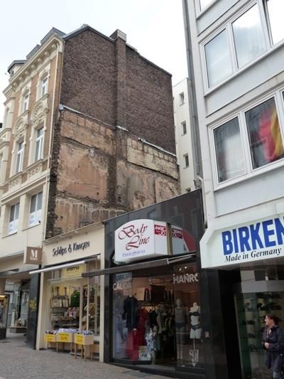 Verwoest Huis Grosskölnstraße #1