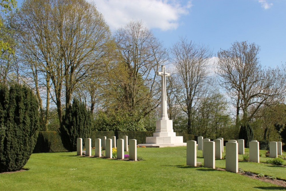 Commonwealth War Cemetery Ramparts (Lille Gate) #1