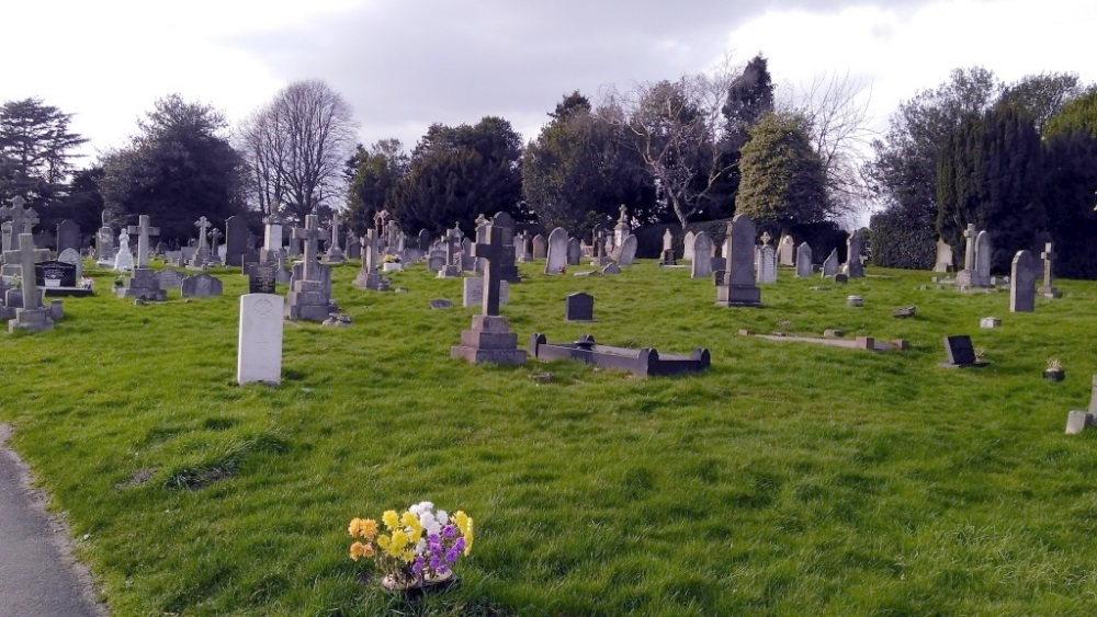 Commonwealth War Graves Arnold Cemetery