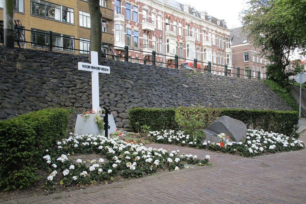 Monument Executies 03-04-1945 Oostzeedijk Beneden #4