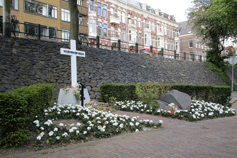 Memorial Executions 03-04-1945 Oostzeedijk Beneden #4