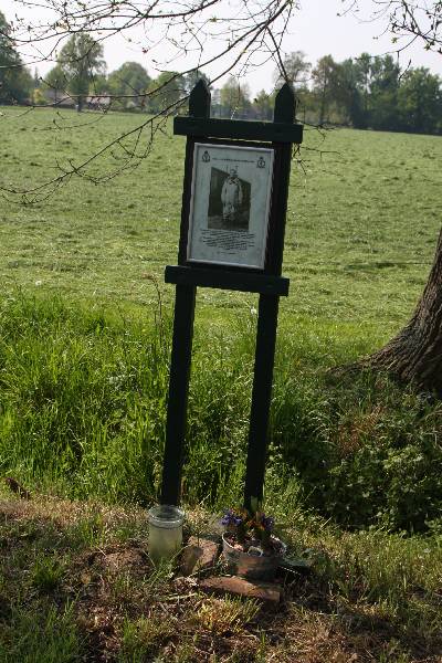 Monument Leslie Pulfrey