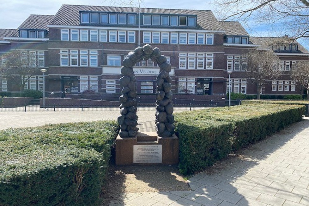 Oorlogsmonument Hendrik van Veldeke College