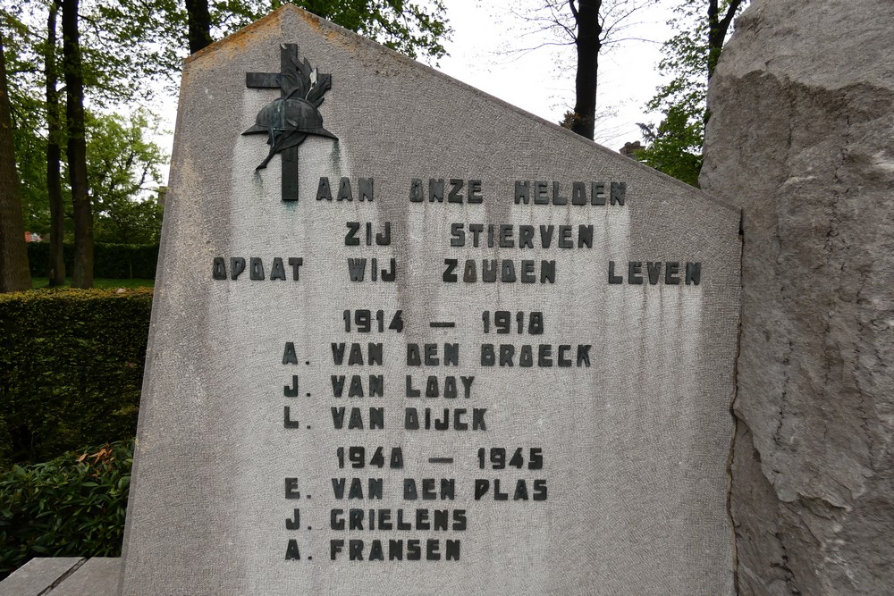 War Memorial Wechelderzande #2