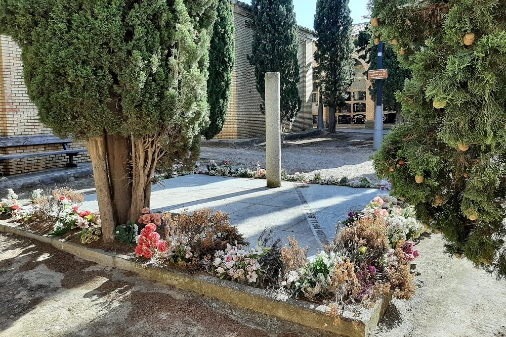 Monument Massagraf Cementerio de Torrero #4