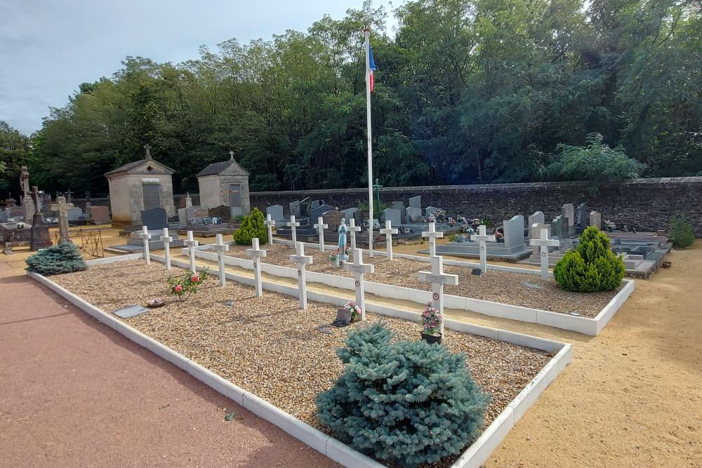 Franse Oorlogsgraven Begraafplaats Pontvallain #2